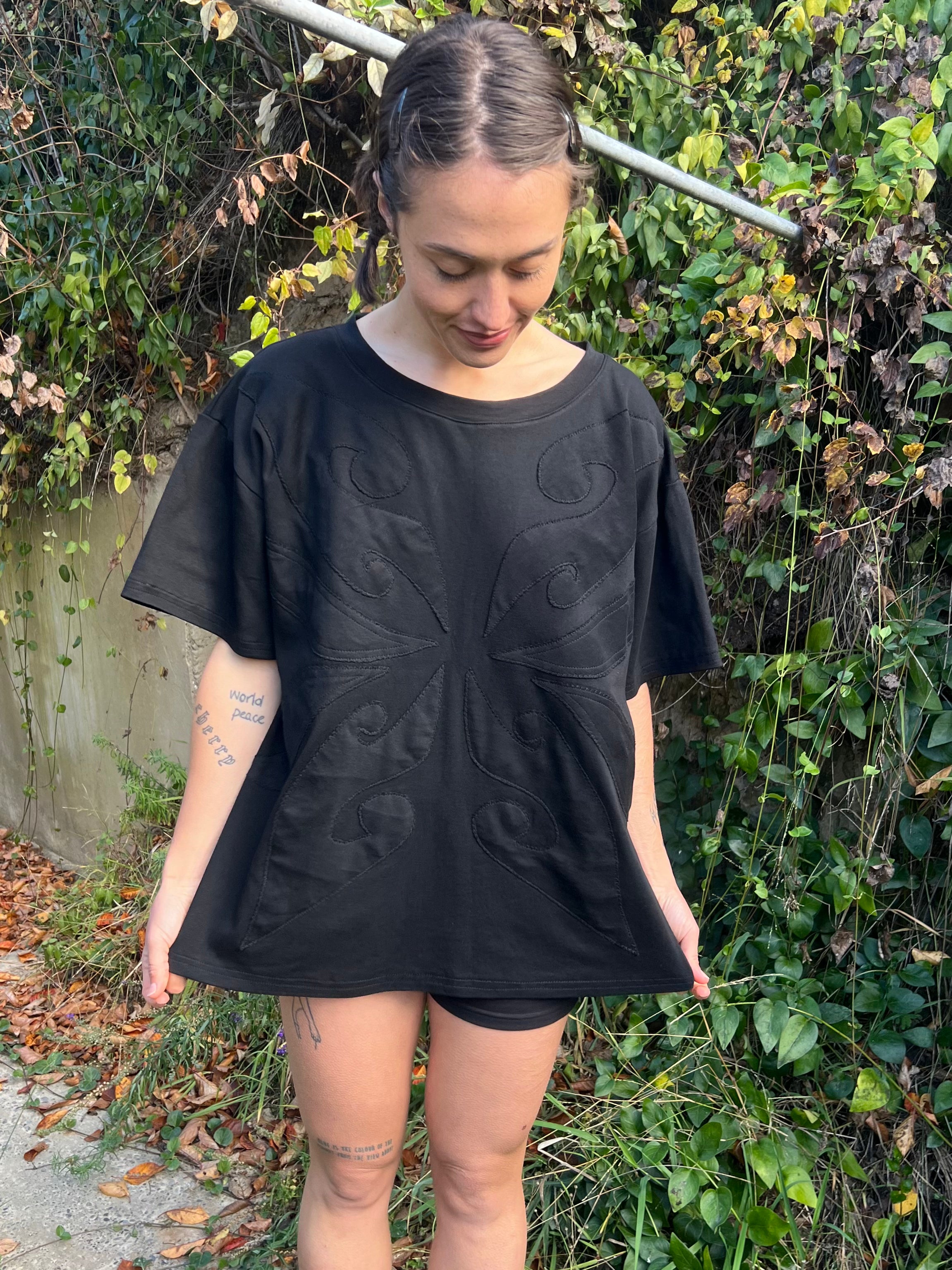 ⟡ Pūriri moth tee / black ⟡