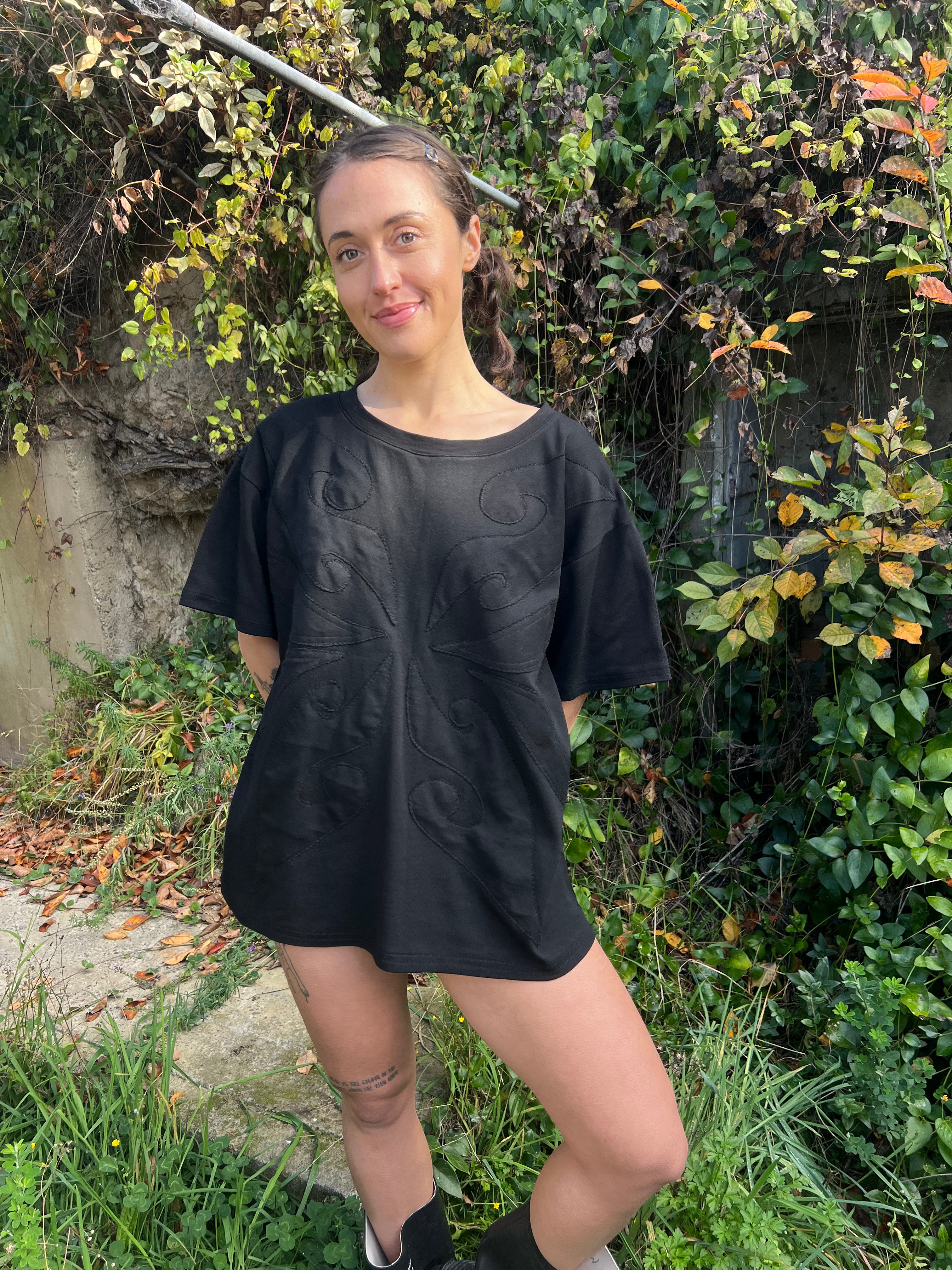 ⟡ Pūriri moth tee / black ⟡