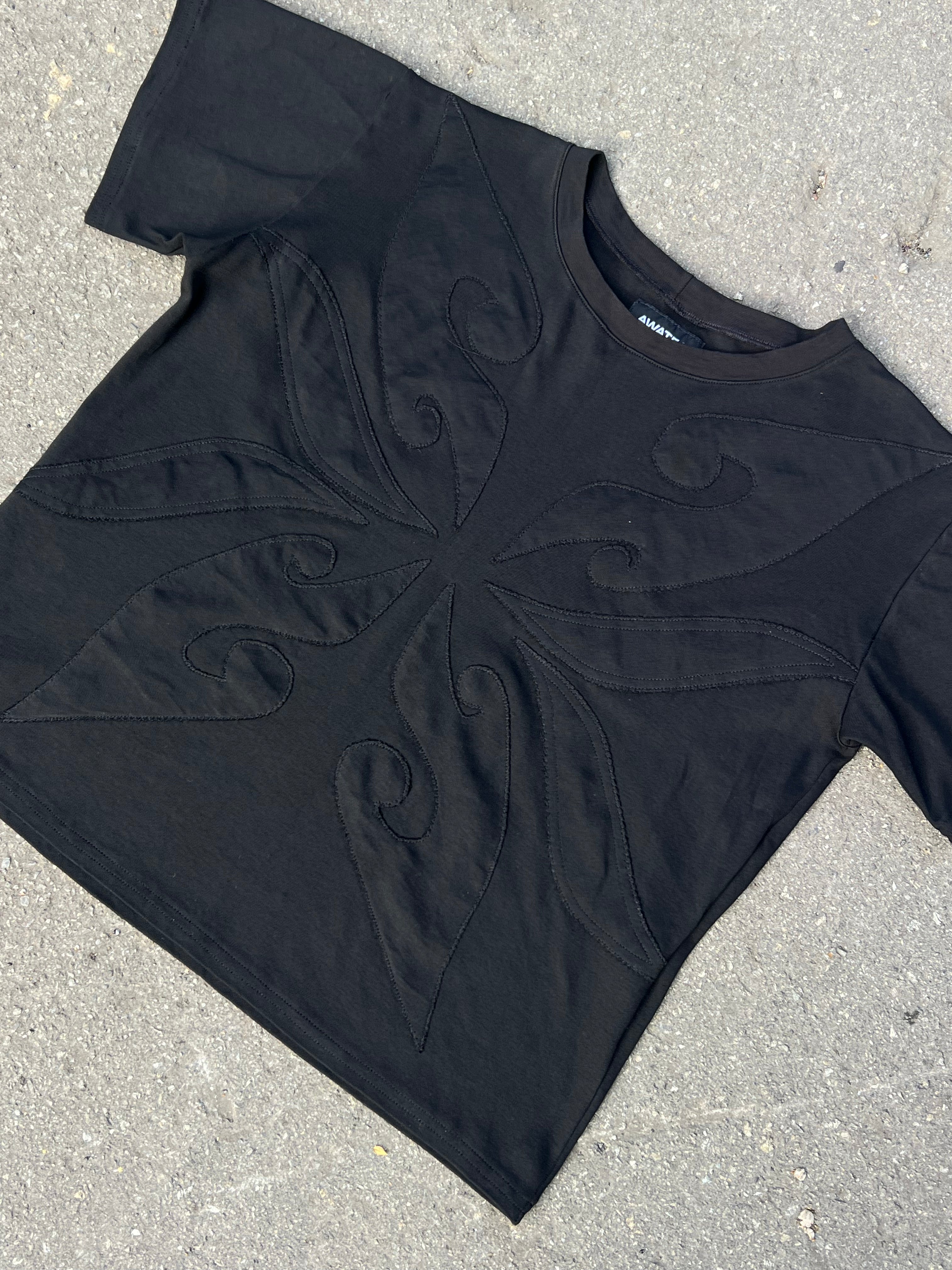 ⟡ Pūriri moth tee / black ⟡